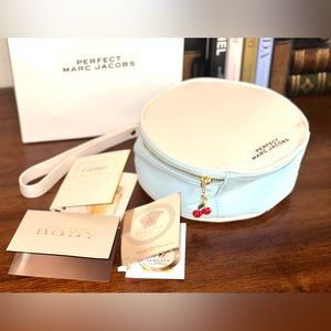 Marc Jacobs Perfect Beauty Round Bag Wristlet with freebies🛍️🎁